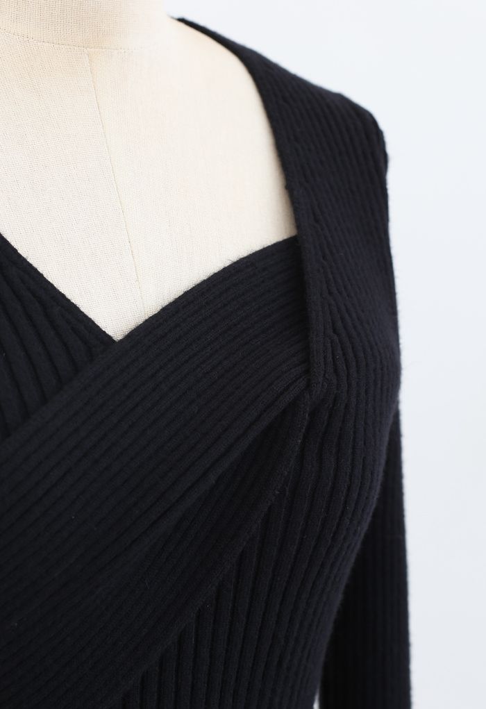 V-Neck Fitted Knit Top in Black