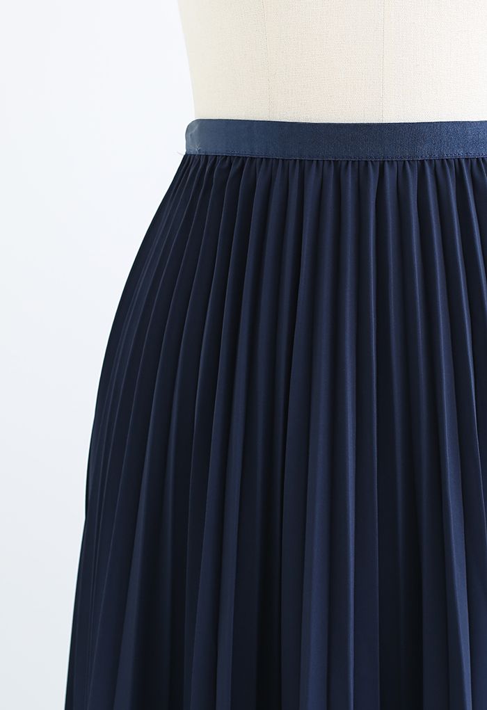 Simplicity Pleated Midi Skirt in Navy