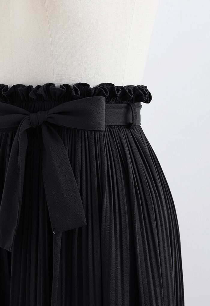 Tie-Waist Pleated Wide Leg Pants in Black