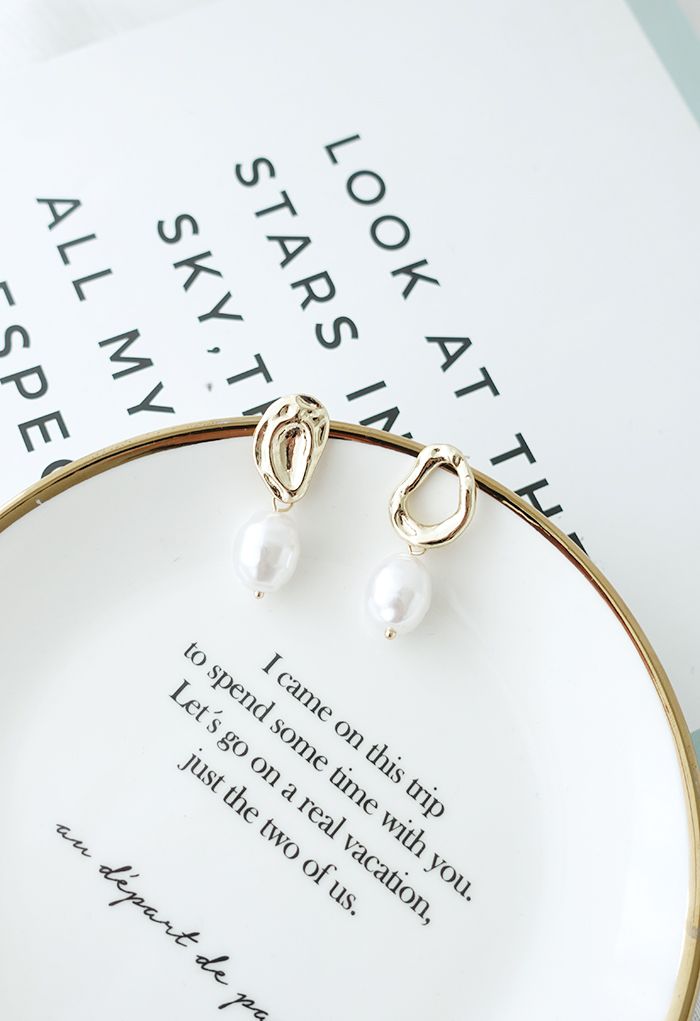 Vintage Distinctive Pearly Earrings