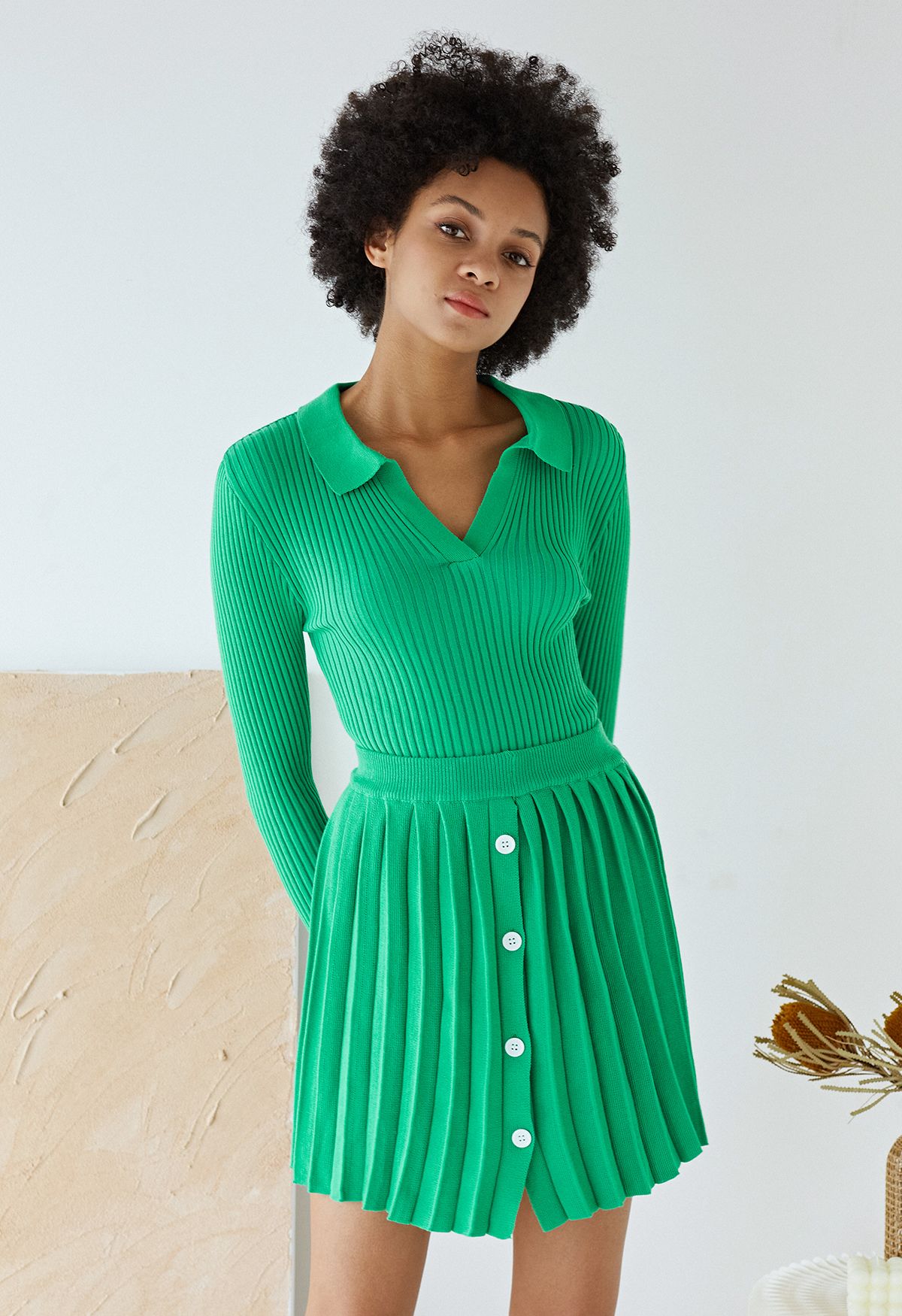 Collared V-Neck Knit Top and Pleated Skirt Set in Green