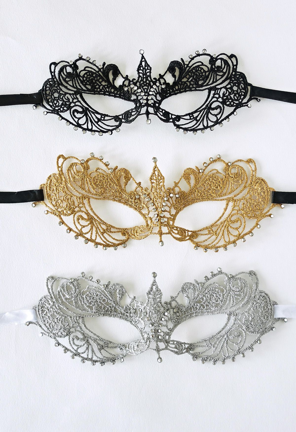 Zircon Trim Lace Ball Mask in Silver