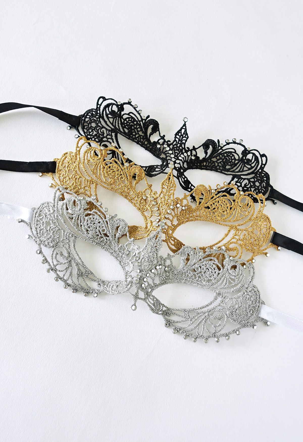 Zircon Trim Lace Ball Mask in Black