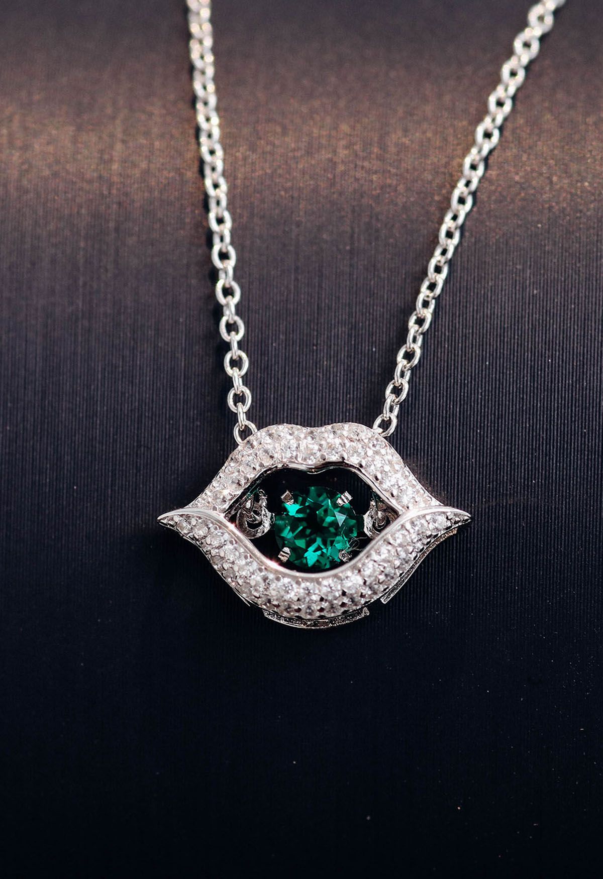 Lip Shape Emerald Gem Necklace