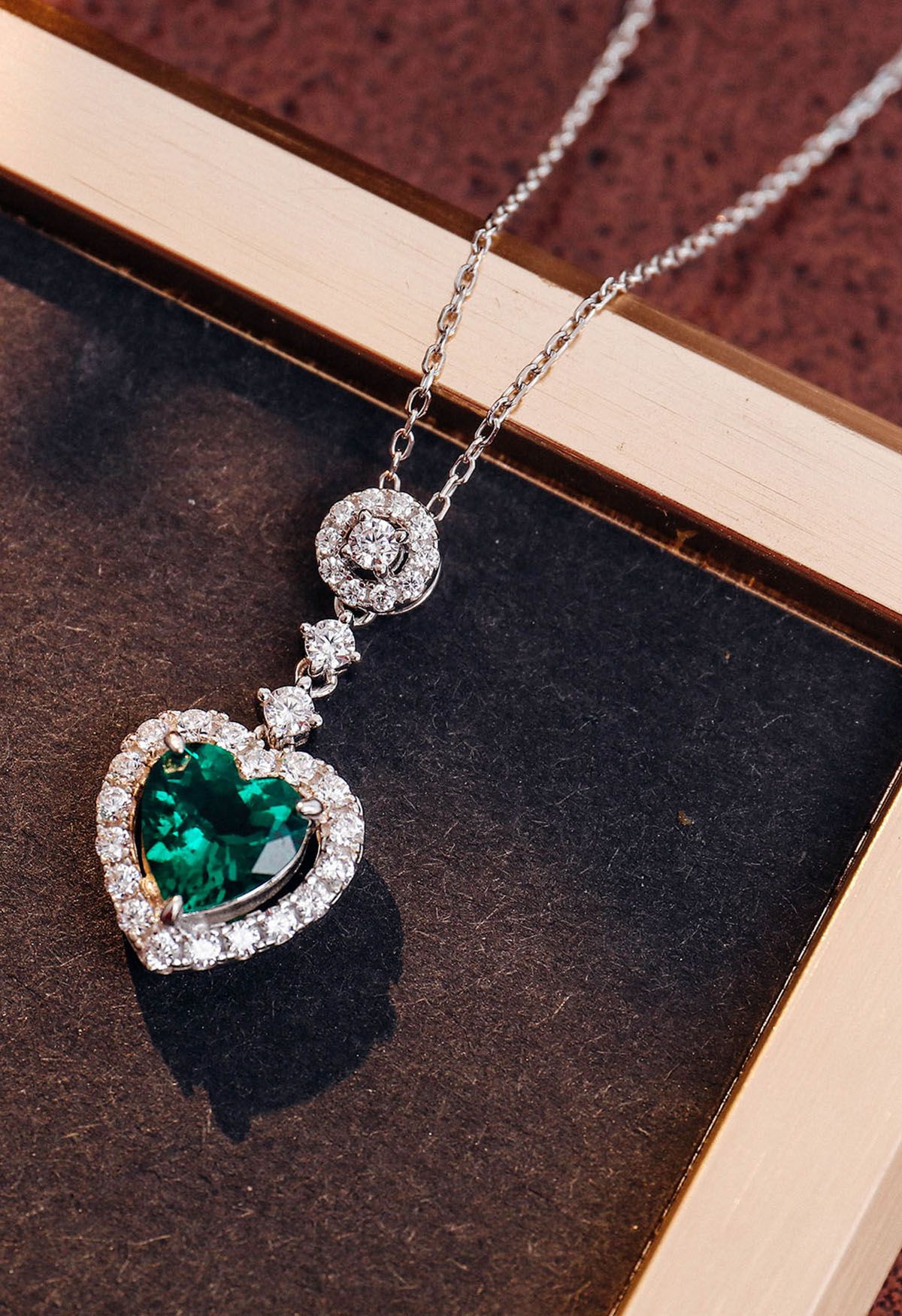 Heart Shape Emerald Gem Necklace