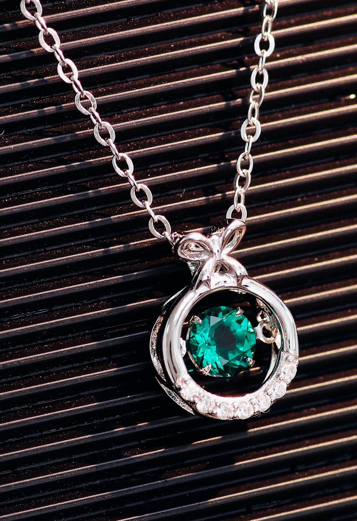 Hollow Out Rounded Emerald Gem Necklace