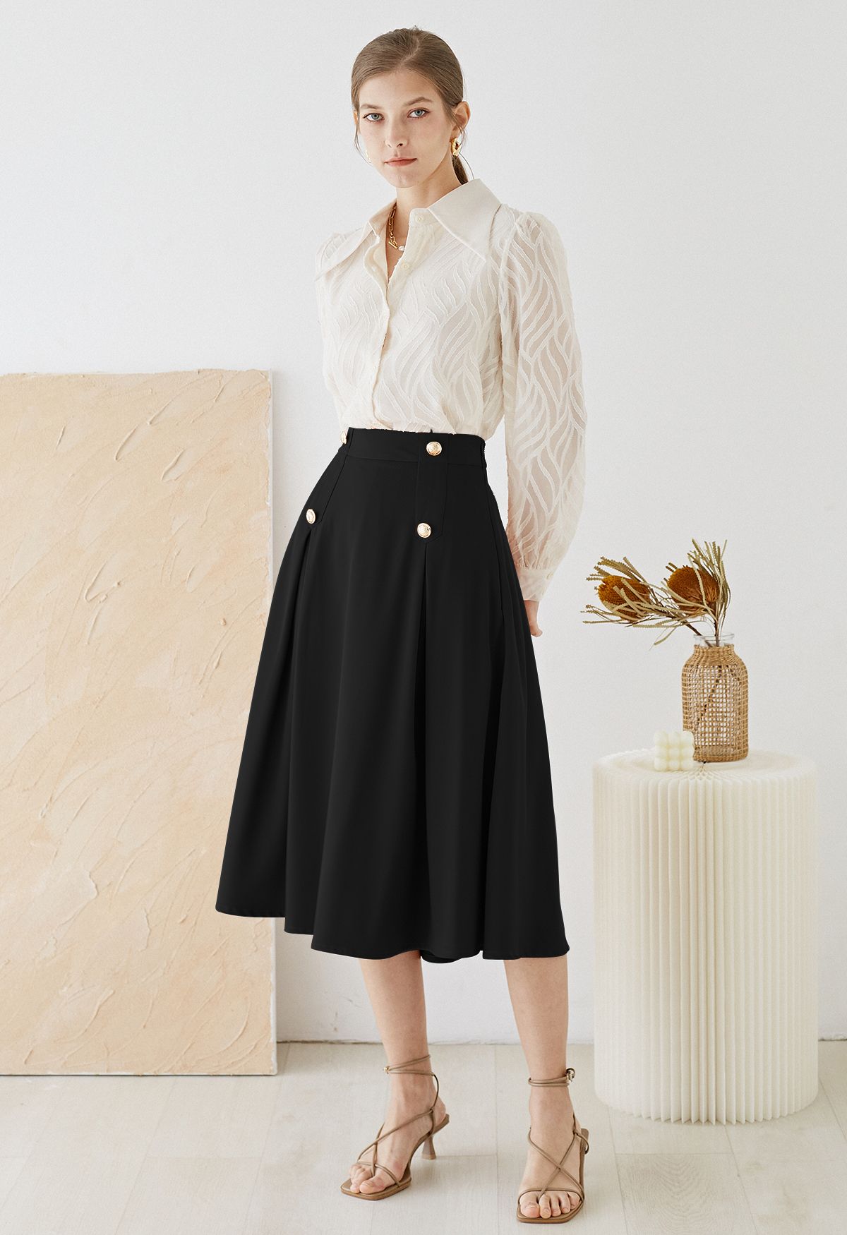 Buttoned Pleated A-Line Skirt in Black