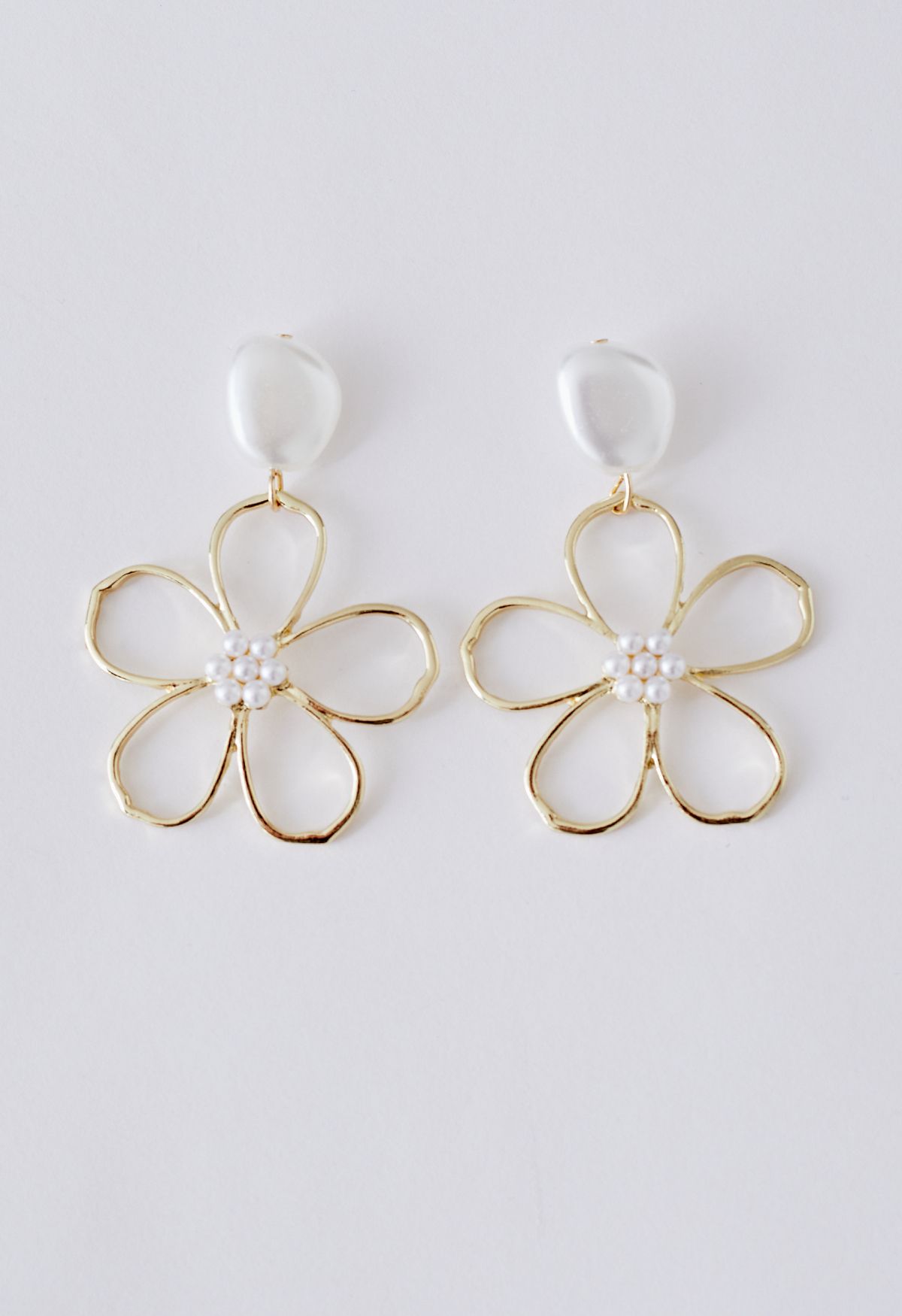 Pearly Hollow Out Floral Earrings