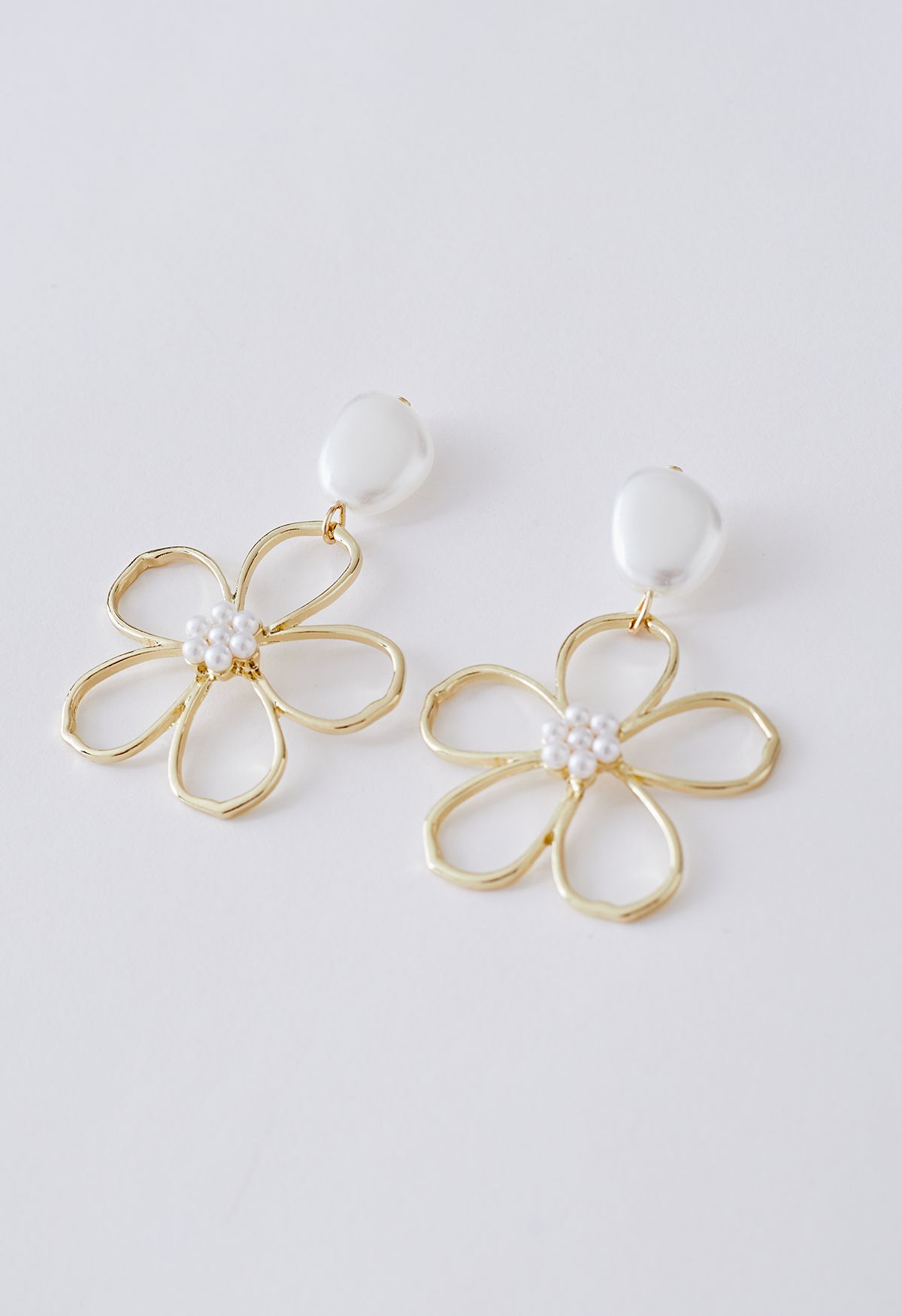 Pearly Hollow Out Floral Earrings