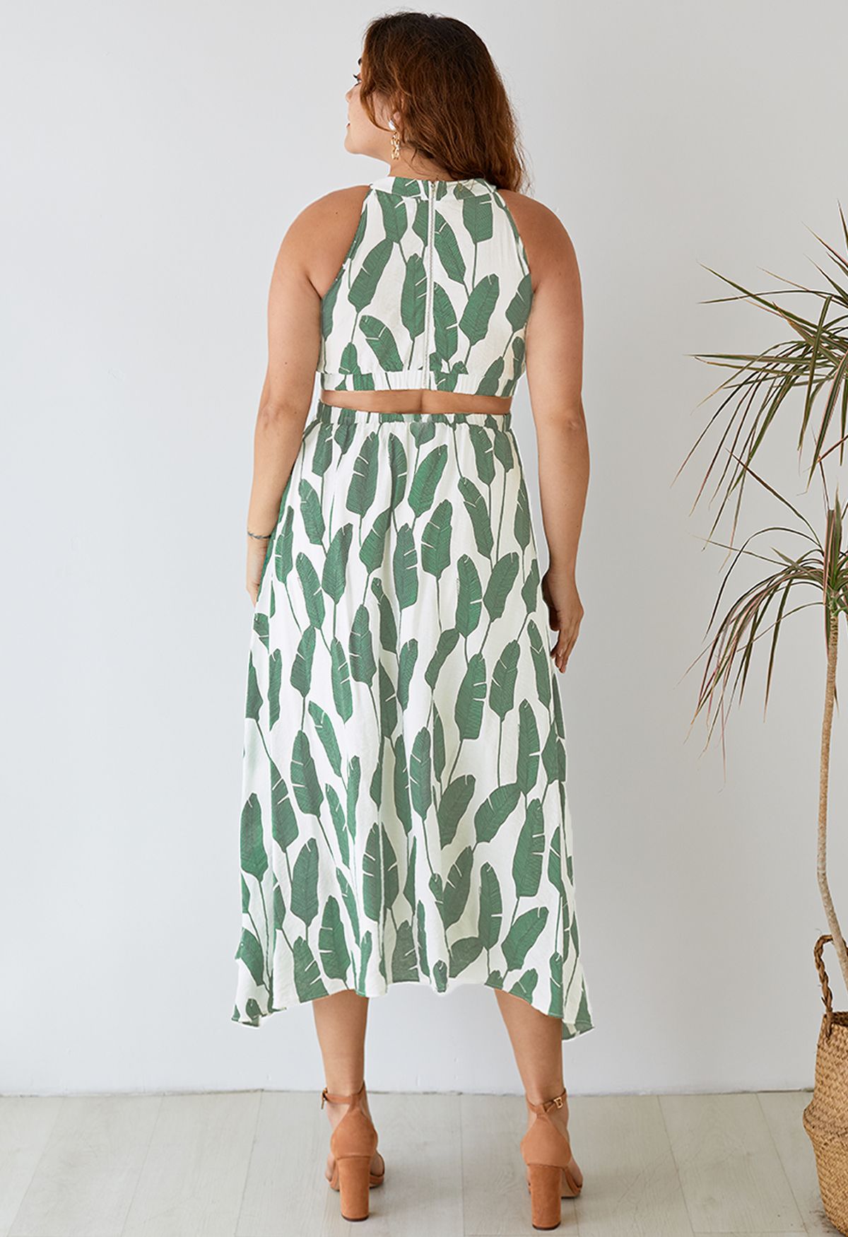 Summer Palm Leaf Print Halter Neck Maxi Dress in Green